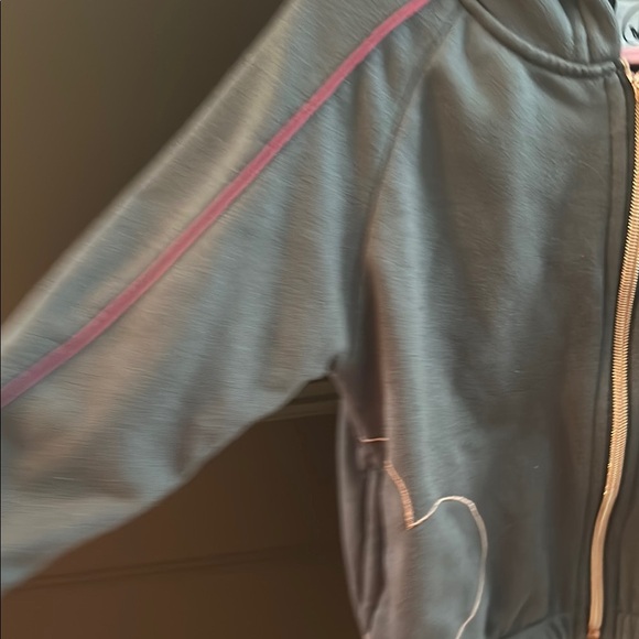 Body Glove Gray and Pink Hoodie with Fleece Material and Stylish Design - Picture 3 of 6